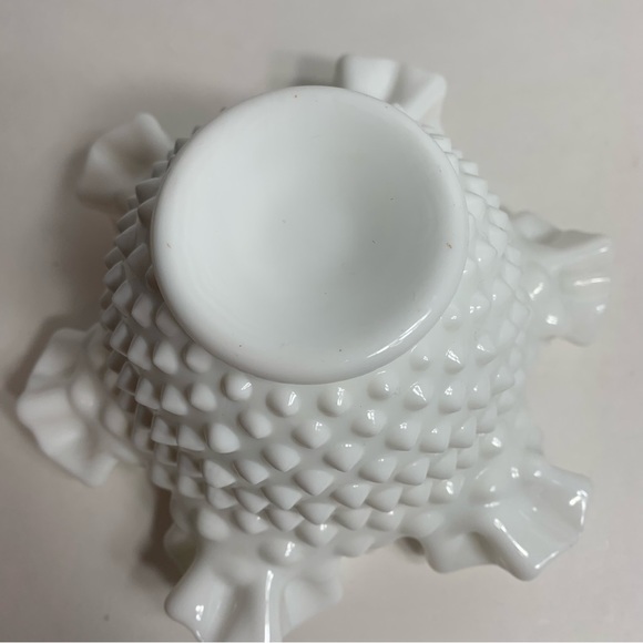 Vintage milk glass hobnail ruffle candy dish bowl. Lovely classic piece - Picture 8 of 11